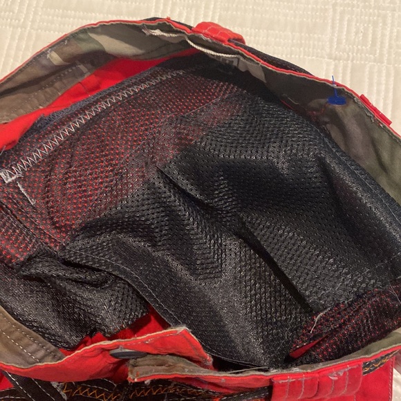 Urban Up Red Board Shorts lots of pockets with inside mesh. Size 16 youth - Picture 6 of 6